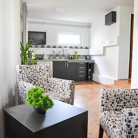 Domacinstvo La Vie Na Selu 3*