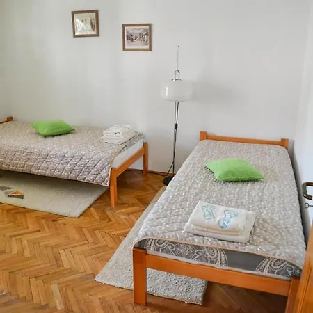 Domacinstvo La Vie Na Selu Penzion