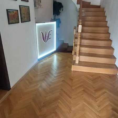 Domacinstvo La Vie Na Selu Penzion