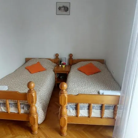 Domacinstvo La Vie Na Selu Penzion