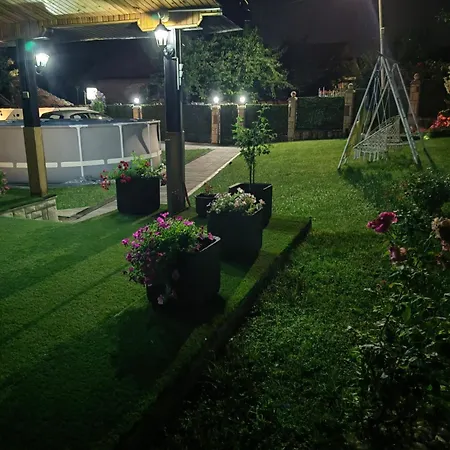 Domacinstvo La Vie Na Selu Penzion