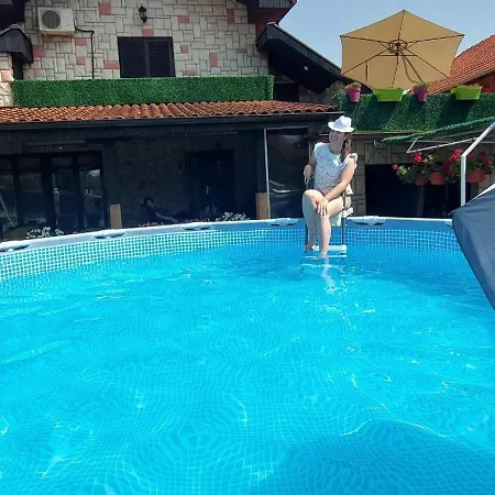 Domacinstvo La Vie Na Selu Gasthof